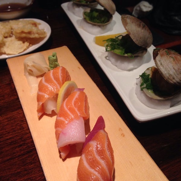 8/16/2013 tarihinde Mark K.ziyaretçi tarafından East Japanese Restaurant'de çekilen fotoğraf