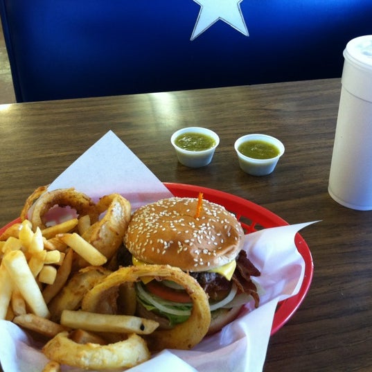 10/6/2012にIvan A R.がFlagstop Café - Boerne, Texasで撮った写真