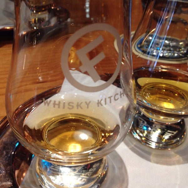 Foto scattata a Fets Whisky Kitchen da Tarquin M. il 12/2/2014