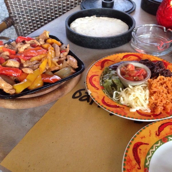 Das Foto wurde bei Barriga&#39;s Mexican Food Y Tequila Bar von Elena . am 8/17/2014 aufgenommen