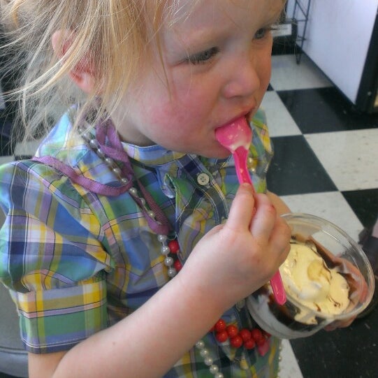 Zesty's Frozen Custard Green Bay'da Dondurmacı'da fotoğraflar