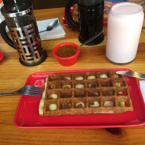 Photo taken at W&amp;M Waffles &amp; More by Yoli R. on 3/10/2019