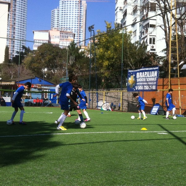 3/2/2013にAlp A.がBrazilian Soccer Schools - Brezilyalı Gibi Oynaで撮った写真