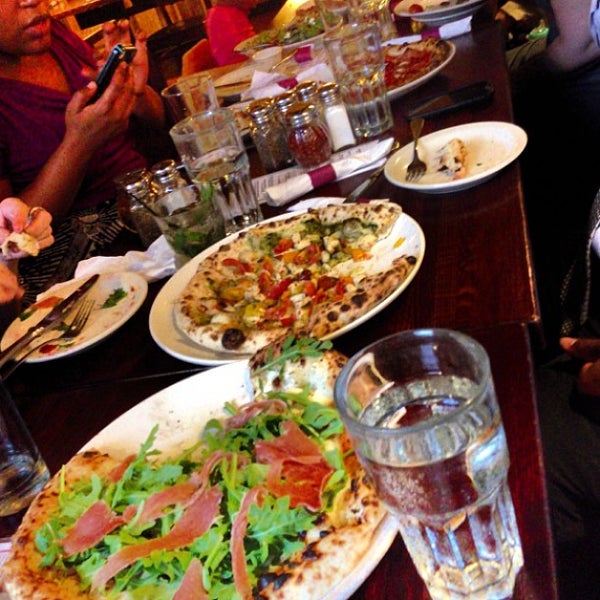 Photo taken at Roscoe&#39;s Neapolitan Pizzeria by Sammie D. on 6/10/2013