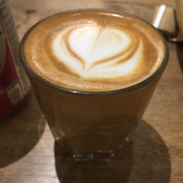 2/22/2019 tarihinde Jelena V.ziyaretçi tarafından Aperture Coffee Bar'de çekilen fotoğraf