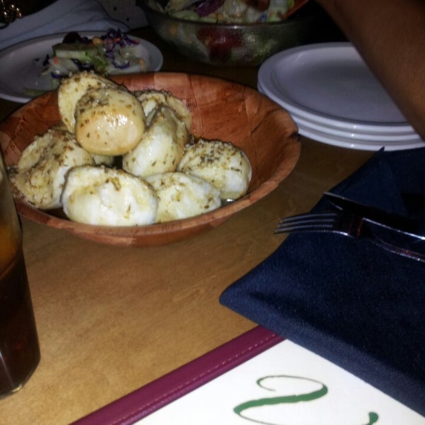 รูปภาพถ่ายที่ Vincent&#39;s Italian Restaurant โดย Melissa T. เมื่อ 5/15/2013
