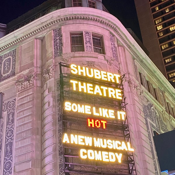 รูปภาพถ่ายที่ Shubert Theatre โดย John S. เมื่อ 12/22/2022