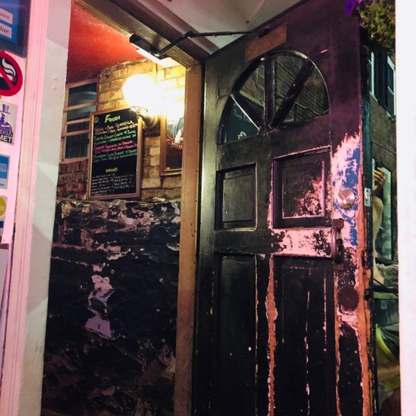 Foto diambil di Shays Pub &amp; Wine Bar oleh Brian Y. pada 7/28/2019