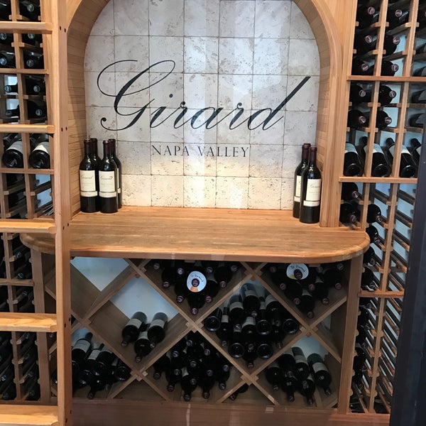 Снимок сделан в Girard Winery Tasting Room пользователем Rich S. 10/5/2016