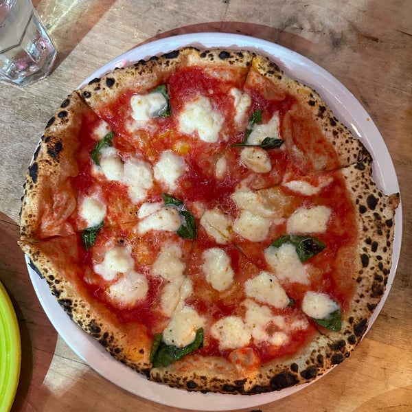 Foto tirada no(a) Tony’s Pizza Napoletana por Miranda L. em 8/20/2023
