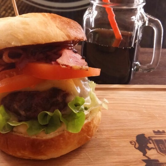 Das Foto wurde bei Burger Story von lyu l. am 4/5/2015 aufgenommen