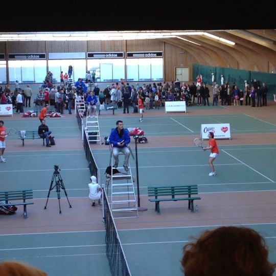 Снимок сделан в Justine Henin Tennis Academy пользователем Jonathan B. 11/25/2012