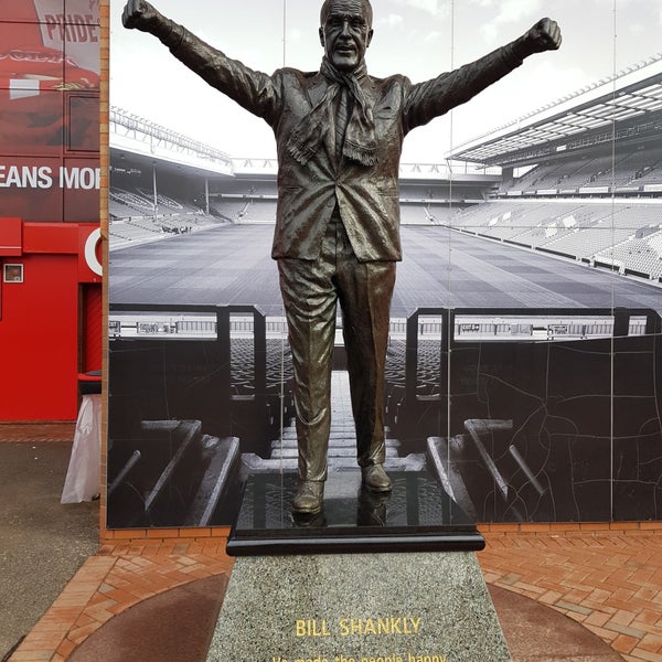 Bill Shankly Statue Ulichnaya Skulptura V Liverpool