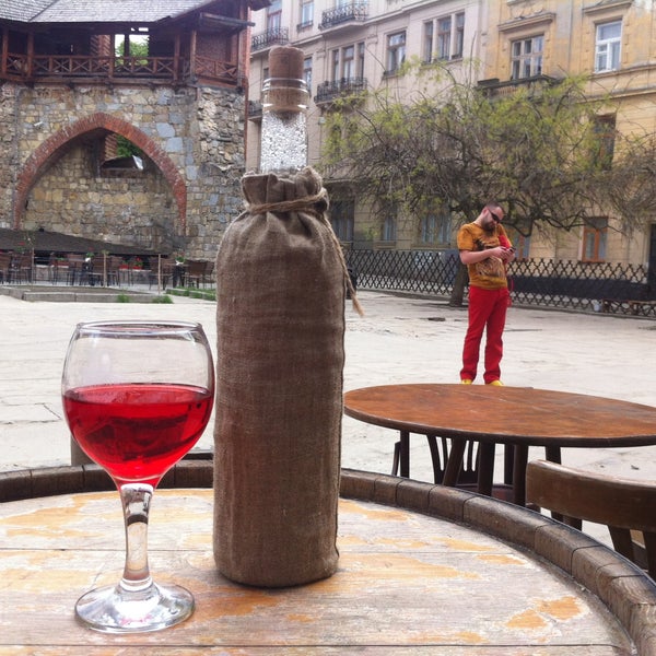 5/3/2013 tarihinde Tanya K.ziyaretçi tarafından Пструг, хліб та вино'de çekilen fotoğraf