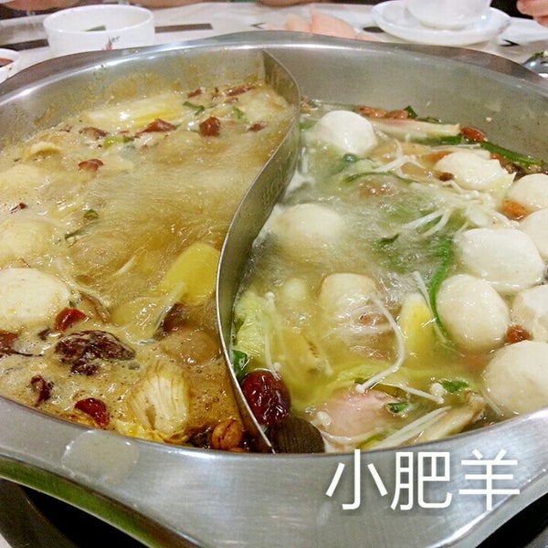 Снимок сделан в (小肥羊槟城火锅城) Xiao Fei Yang (PG) Steamboat Restaurant пользователем William H. 8/23/2015