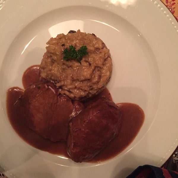 Das Foto wurde bei Ludwig Restaurant von Edina B. am 7/16/2015 aufgenommen