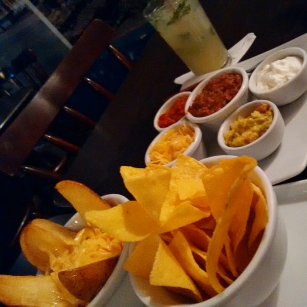 Foto diambil di El Tambo Bar &amp; Restaurante oleh Igor B. pada 11/7/2014