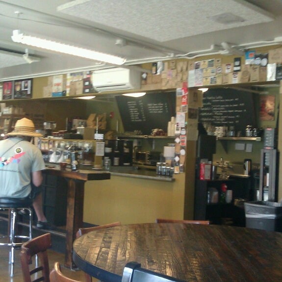 6/18/2013 tarihinde Phill H.ziyaretçi tarafından Indaba Coffee'de çekilen fotoğraf