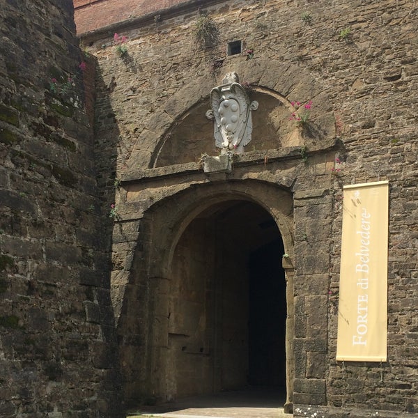 5/7/2017 tarihinde IVa J.ziyaretçi tarafından Forte di Belvedere'de çekilen fotoğraf
