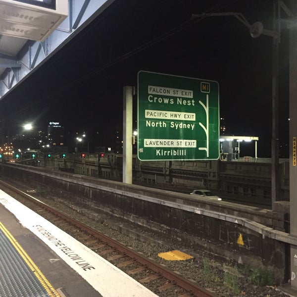 Photo taken at Milsons Point Station by SIRIN on 5/30/2019