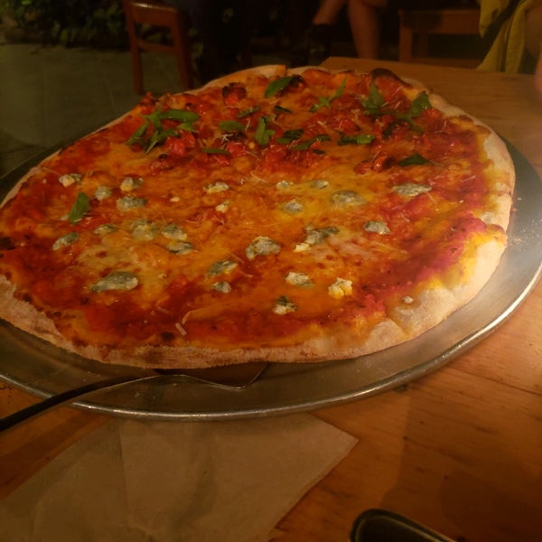 Foto diambil di Pizza Local oleh Carmen S. pada 3/14/2021