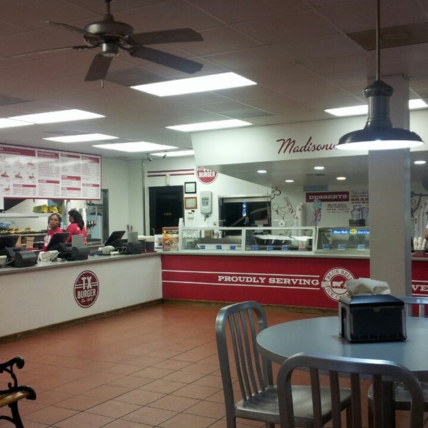 Foto tomada en TX Burger - Madisonville  por Magdalena T. el 9/27/2013