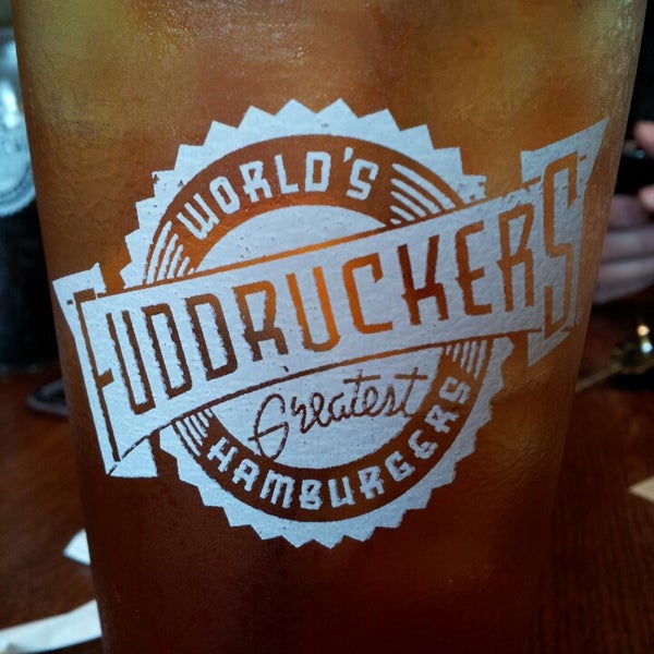 Photo taken at Fuddruckers by Magdalena T. on 5/23/2013