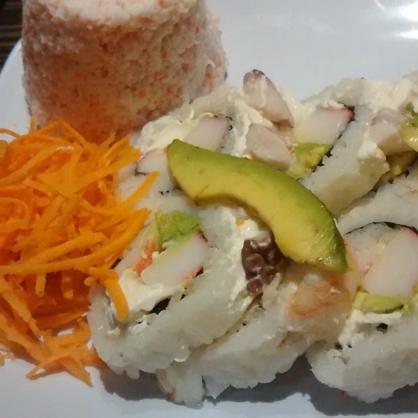 Foto diambil di Emporio Sushi oleh Patt M. pada 8/20/2014