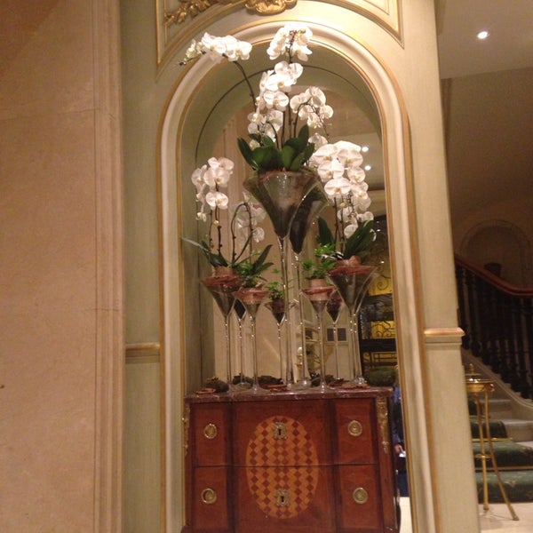 รูปภาพถ่ายที่ Hôtel San Régis โดย Mari T. เมื่อ 3/10/2014