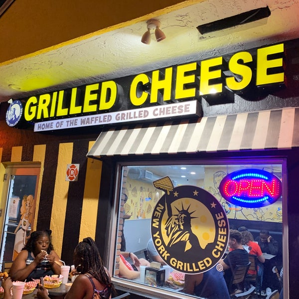 Photo prise au New York Grilled Cheese Co. par Michael R. le8/14/2021