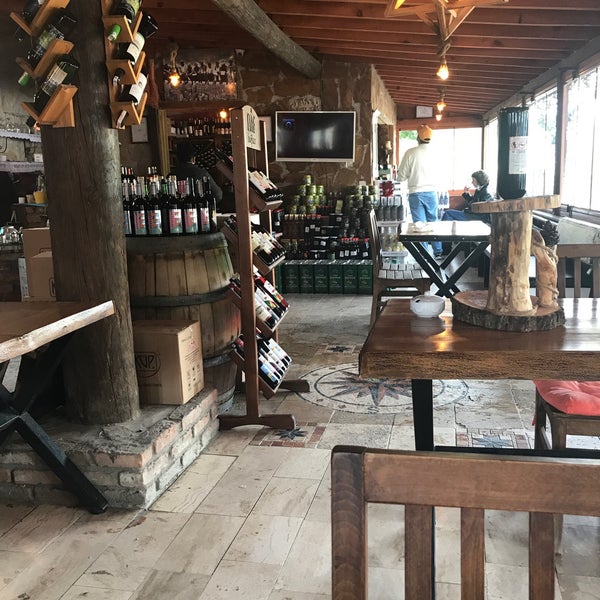Foto scattata a Yorgo Restoran&amp;Wine house da Ozan K. il 10/29/2020