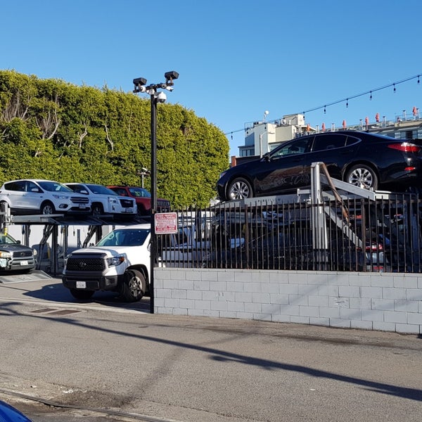 Public Parking 29 Windward Ave.