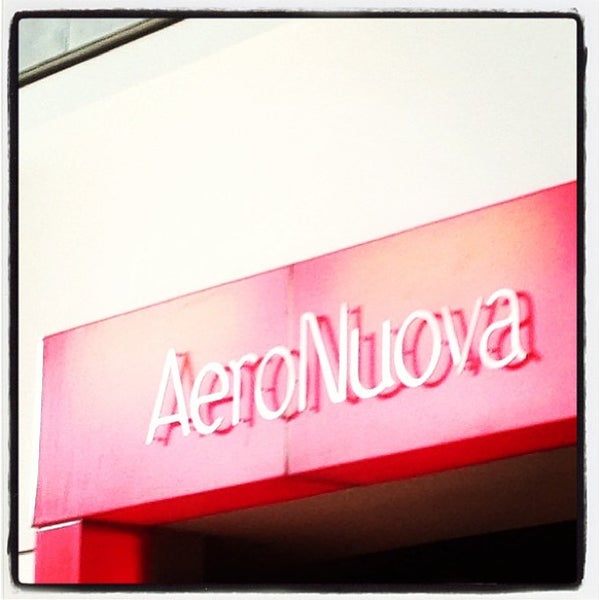 รูปภาพถ่ายที่ AeroNuova โดย David N. เมื่อ 4/2/2013