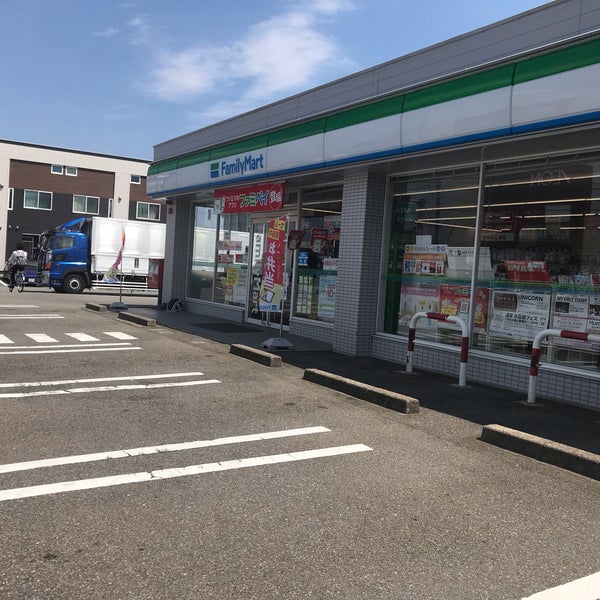 ファミリーマート 野々市菅原店 Convenience Store In 野々市市