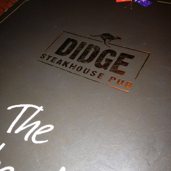 Foto tomada en Didge Steakhouse Pub  por Michelle V. el 2/19/2013