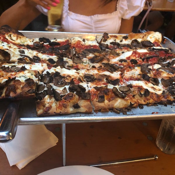 Снимок сделан в Adrienne&#39;s Pizza Bar пользователем Mihai M. 7/27/2019