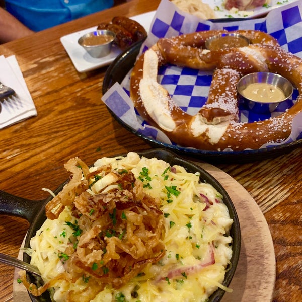 Das Foto wurde bei Bierhaus NYC von Elvan S. am 9/29/2019 aufgenommen