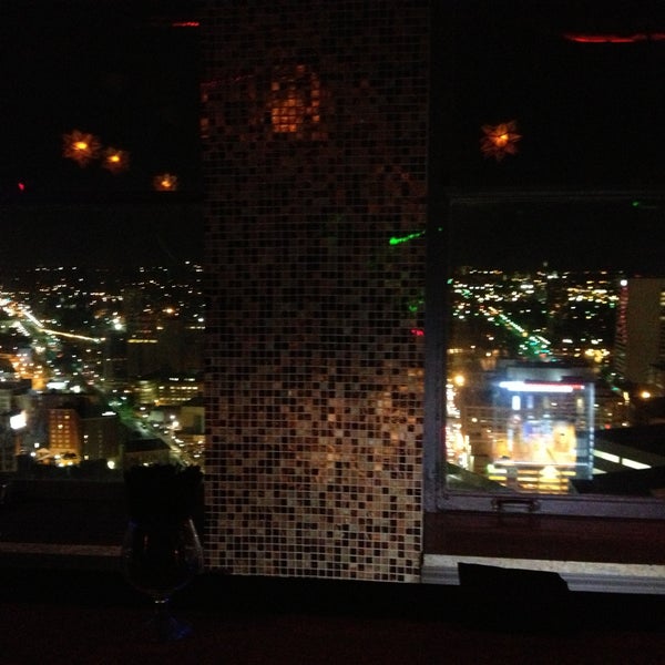 10/27/2013にElvan S.がSkybar Loungeで撮った写真