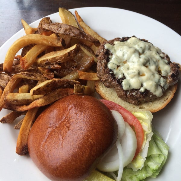 Mollie's Public House Pub in Riverside