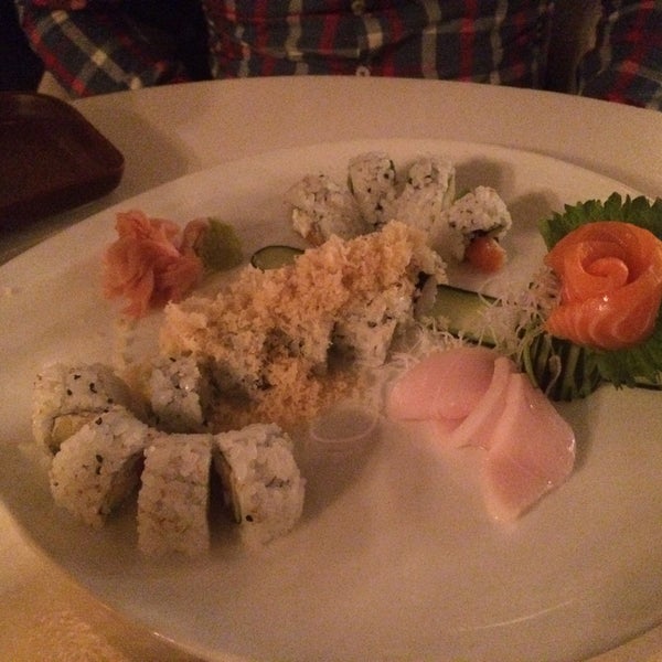 Снимок сделан в Friends Sushi пользователем Elvan S. 5/10/2015