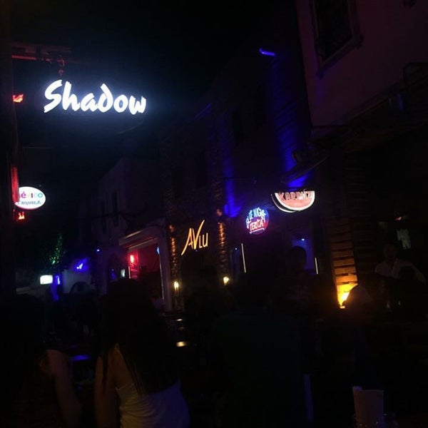 Foto tirada no(a) Shadow Bar por Musa T. em 6/16/2015
