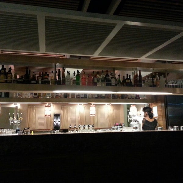 3/21/2014 tarihinde Bernardo C.ziyaretçi tarafından Zinc Restaurant &amp; Lounge Bar'de çekilen fotoğraf