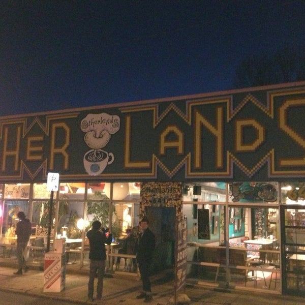 Foto tirada no(a) Otherlands Coffee Bar &amp; Exotic Gifts por Alex B. em 3/12/2013
