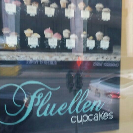 Photo taken at Fluellen Cupcakes by de815 on 10/10/2015