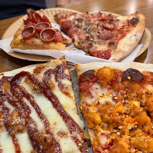5/12/2022 tarihinde Marco A.ziyaretçi tarafından New York Pizza Suprema'de çekilen fotoğraf