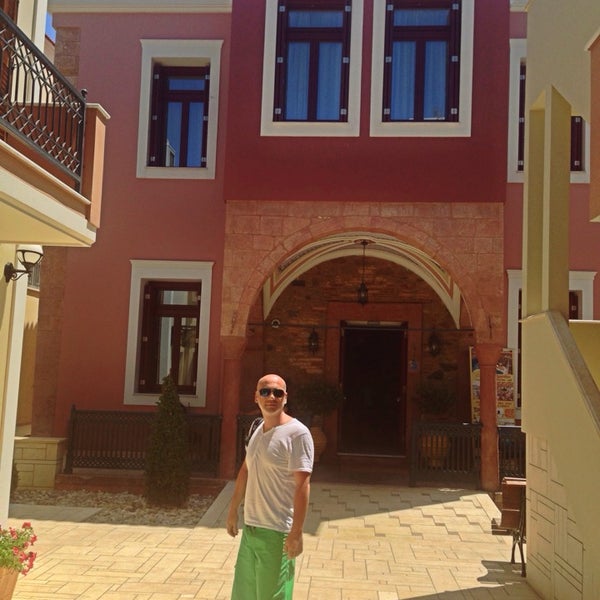 รูปภาพถ่ายที่ Theofilos Paradise Boutique Hotel โดย Mehmet K. เมื่อ 6/29/2014