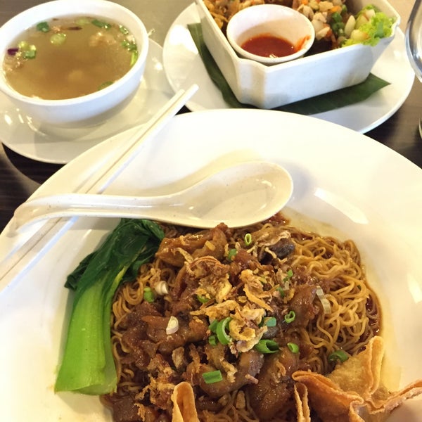 8/17/2015 tarihinde Yuen M.ziyaretçi tarafından Nyonya Valley Restaurant&ap...