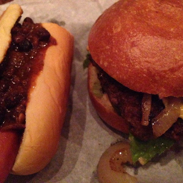 10/27/2014 tarihinde Erick D.ziyaretçi tarafından Pop&#39;s Burger'de çekilen fotoğraf