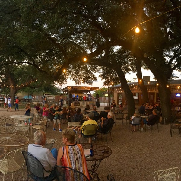 Come for the live music and live oak-shaded back yard, but stick to beer and dessert. We had such high hopes for dinner, but the meal was such a disappointment! The kitchen really needs help. 😕