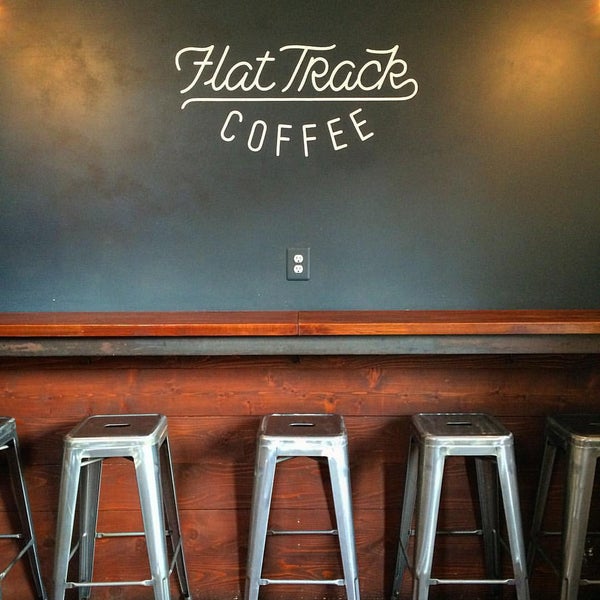 รูปภาพถ่ายที่ Flat Track Coffee โดย Ben T. เมื่อ 12/16/2015
